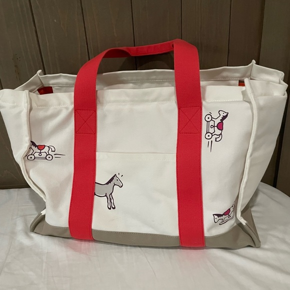 Hermès Adada Diaper Bag with horse print throughout, dual exterior pockets - Picture 2 of 6